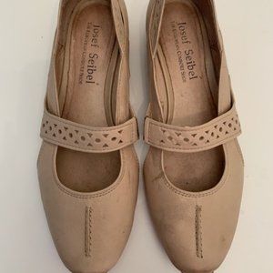 Josef Seibel Cream Leather Shoes - Size 8